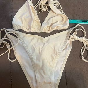 Triangle Top, Full Stretch. Adjustable Straps.